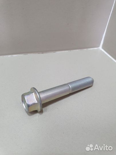 Болт крепления заднего рычага Mitsubishi Pajero 3