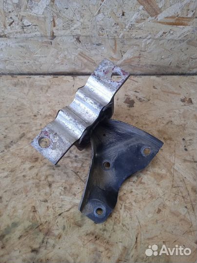 Опора двигателя правая Renault Logan