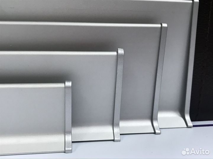 Плинтус алюминиевый