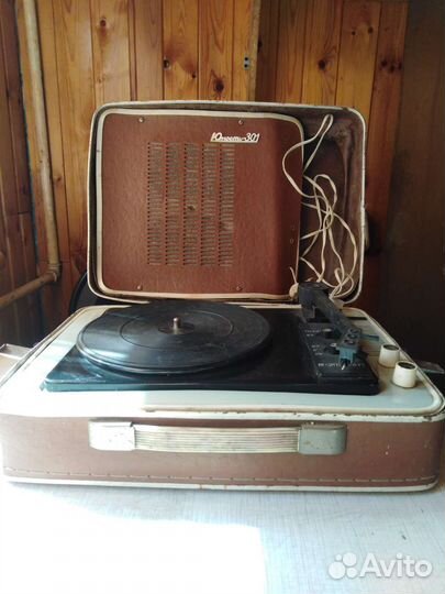 Проигрыватель для пластинок Юность 301 СССР Винтаж