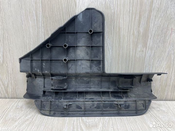 Накладка порога (внутренняя) задняя левая Toyota