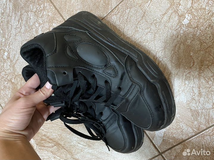 Кроссовки женские