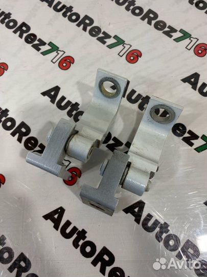 Петли двери задние правые Skoda Rapid 1 cwvb 1.6