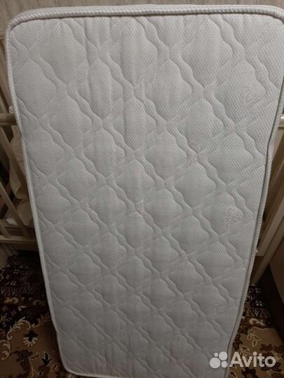 Детская кроватка с универсальным маятником