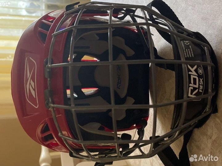 Хоккейный шлем