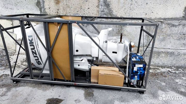 Мотор лодочный Suzuki DF200ATX белый