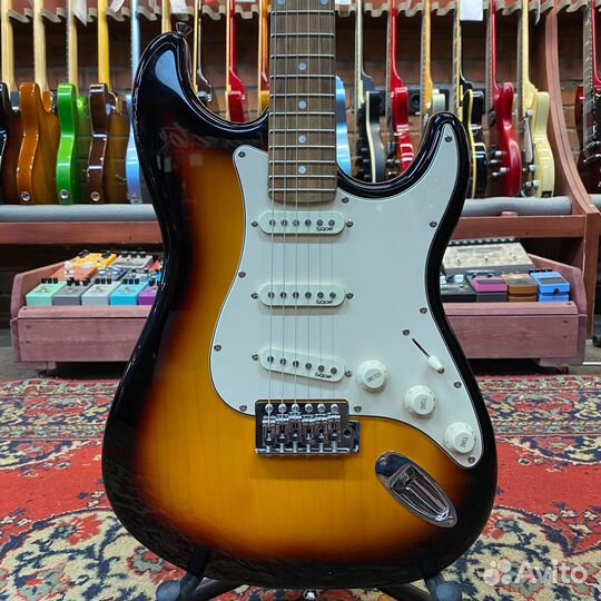 Электрогитара sqoe sest200 Stratocaster SSS Sunbur