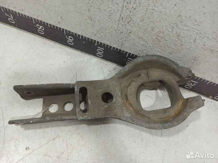 Рычаг задний нижний правый