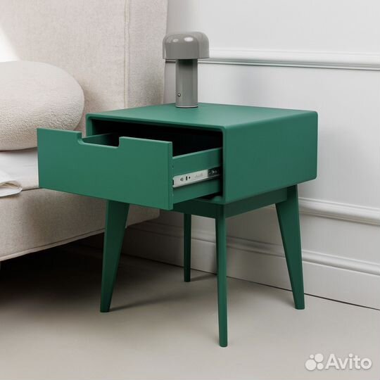 Тумбочка прикроватная на ножках