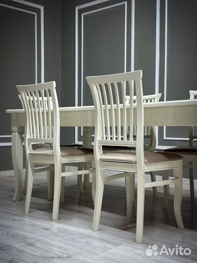 Стол со стульями