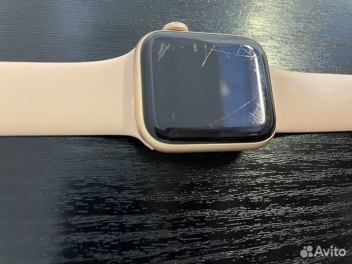 Полировка экрана часов телефона