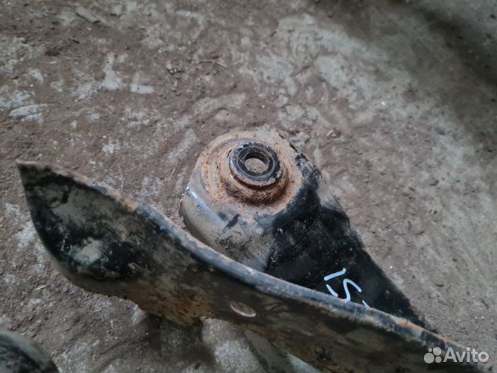 Крепление балки подвески заднее Nissan Murano Z51