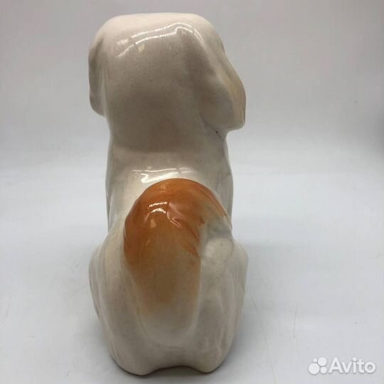 Фарфоровая статуэтка собаки 