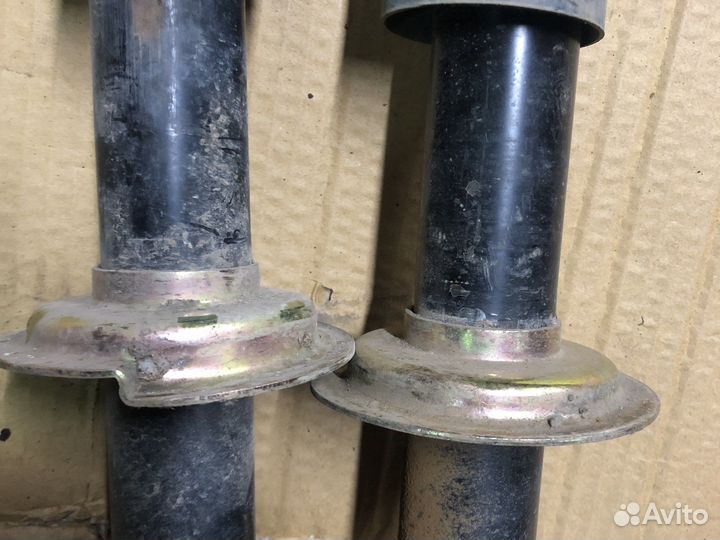 Задний амортизатор Audi 80