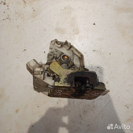 Замок задней правой двери Ford Mondeo mk3