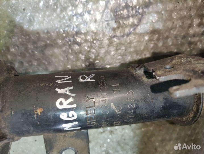 Передний правый амортизатор Geely Emgrand 7