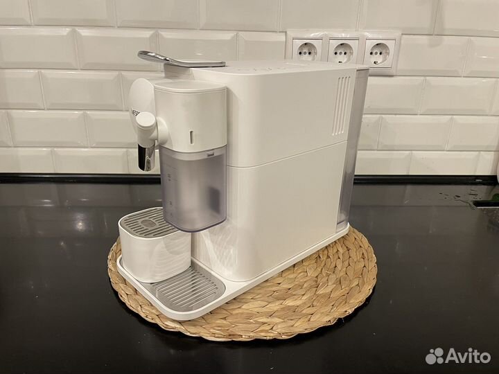 Кофемашина Nespresso Delonghi Lattissima One