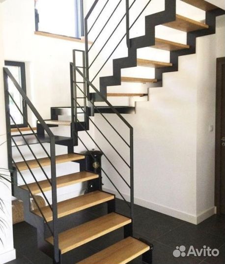 Каркас из металла П-образной лестницы в дом