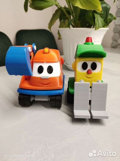 Капу и Грузик из мультфильма грузовичок Лева