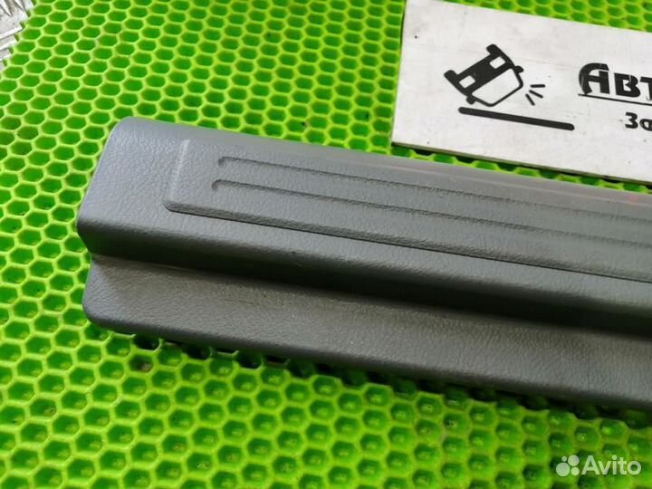 Накладка на порог правая передн. Chevrolet Lacetti