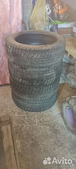 Bridgestone Blizzak VRX 235/45 R18