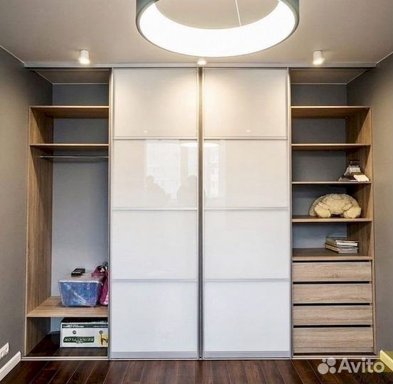 Зеркальный шкаф