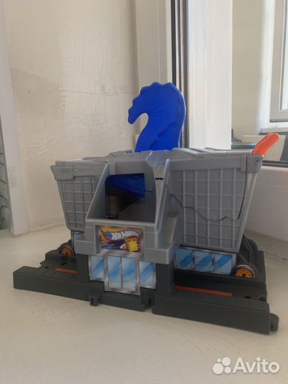 Гоночный трек hot wheels динозавр