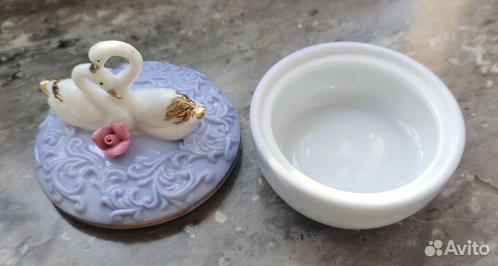 Шкатулка фарфор лебеди статуэтка