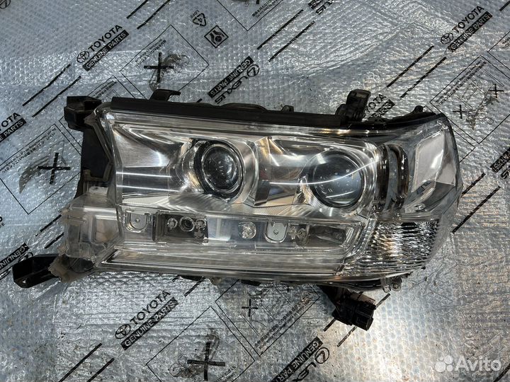 Фара левая Land Cruiser 200 15-22 оригинал
