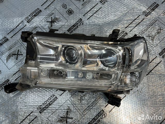 Фара левая Land Cruiser 200 15-22 оригинал