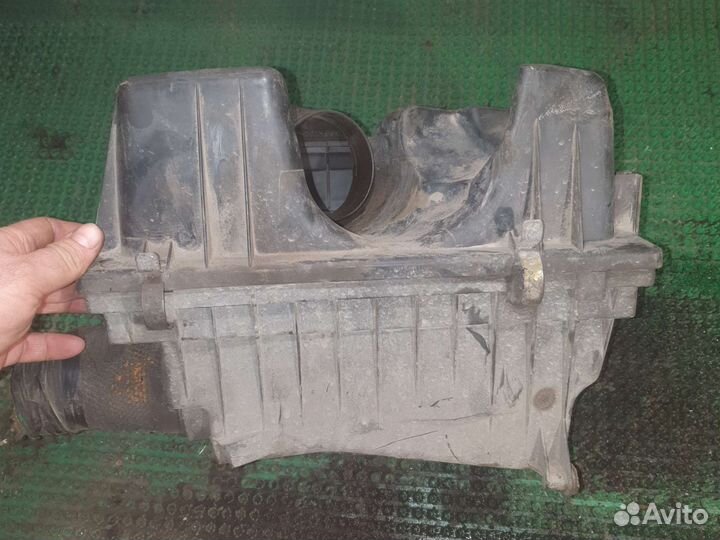 Корпус воздушного фильтра Опель Вектра Б 2.5