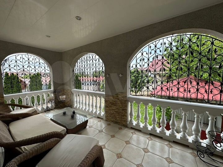 Дом 380 м² на участке 8 сот.