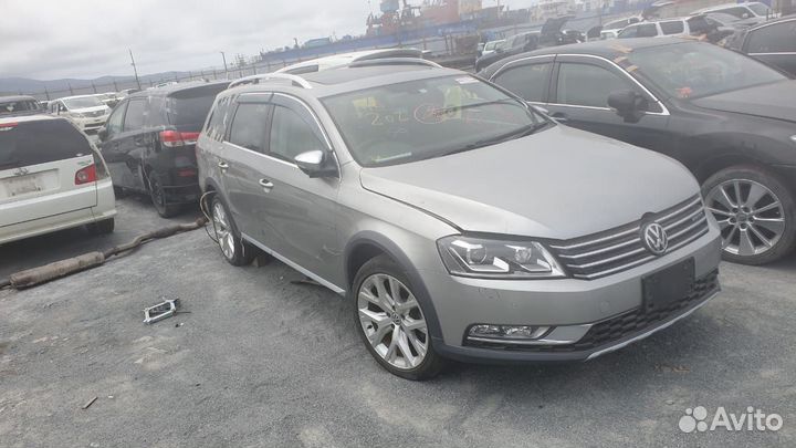 Накладка торпеды левая VW Passat B6 B7 CC