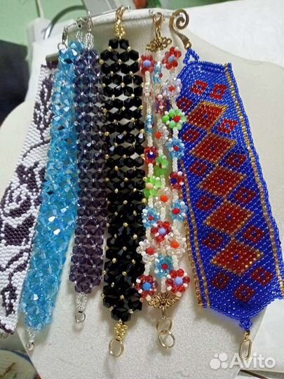 Браслет из бисера и бусин