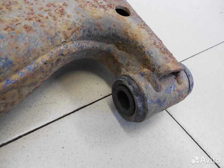 Рычаг передний нижний правый Avensis I 1997-2003