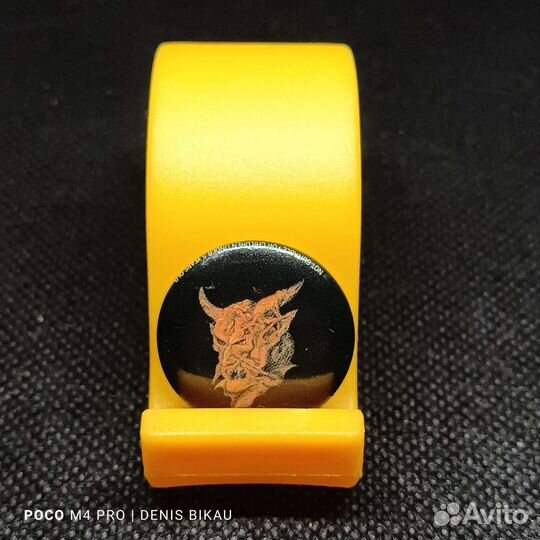 Значок с Демоном