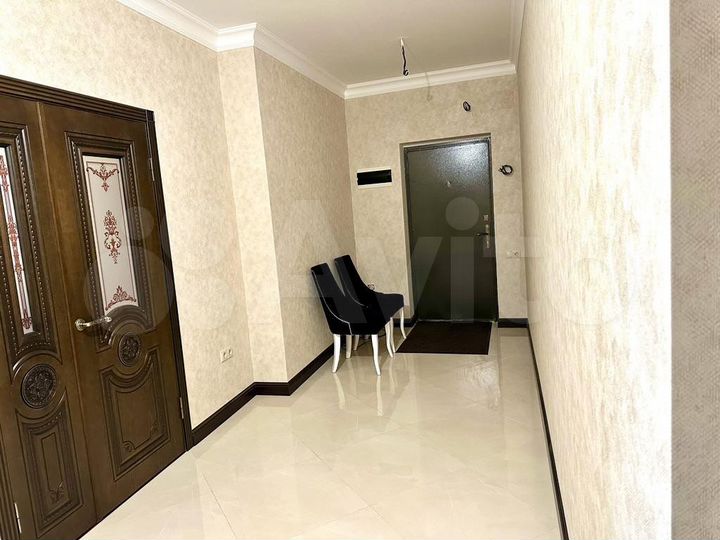 2-к. квартира, 77 м², 5/10 эт.