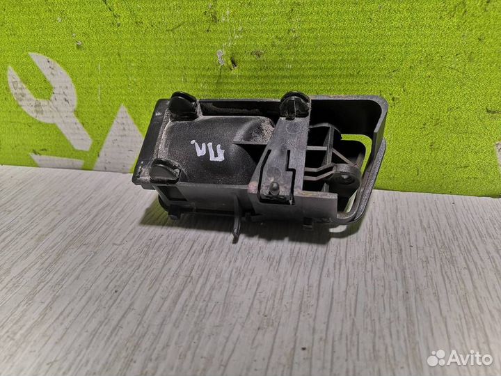 Ручка двери внутренняя левая Фольксваген Пассат