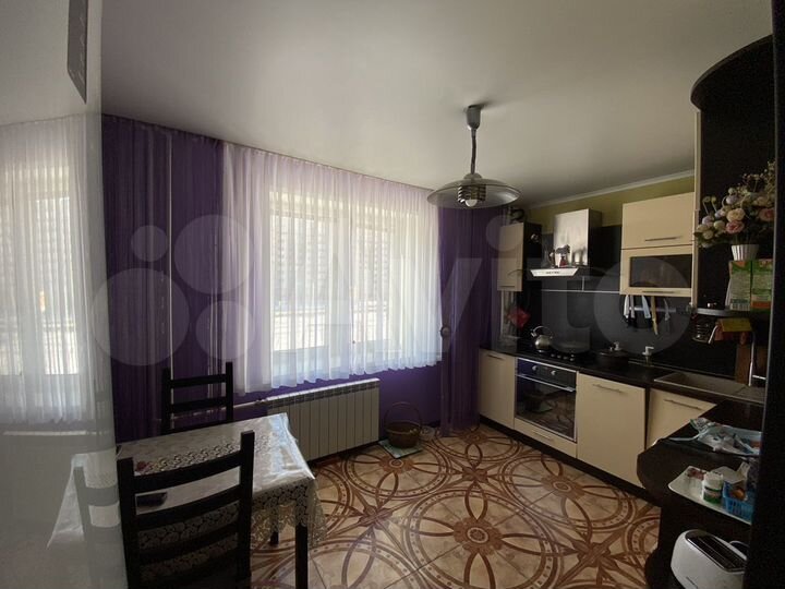 2-к. квартира, 76,4 м², 4/10 эт.