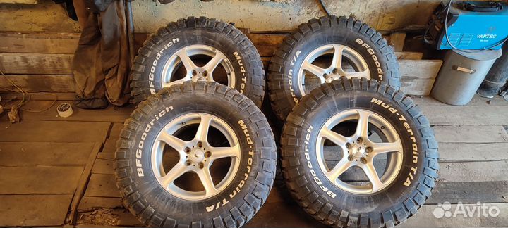 Bfgoodrich Mud-Terrain T/A KM2 285/75 R16