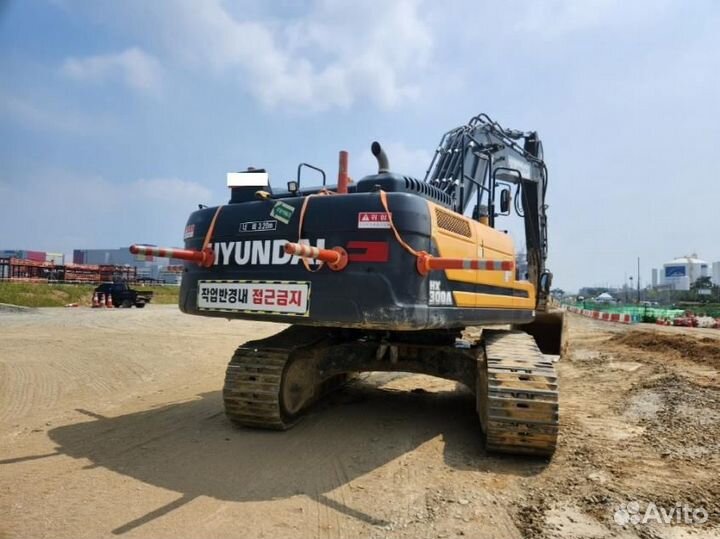 Гусеничный экскаватор Hyundai HX300LC, 2022