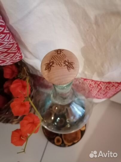 Бутыль четверть в корзине