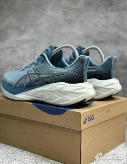 Кроссовки беговые Asics Novablast 4