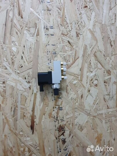 Блок клапанов пневмоподвески Mercedes W211