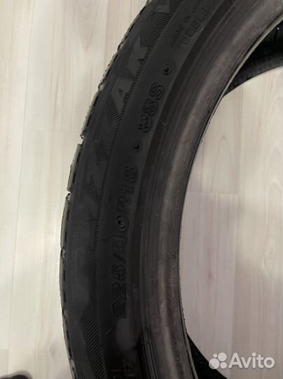 Bridgestone Blizzak VRX 225/40 R18