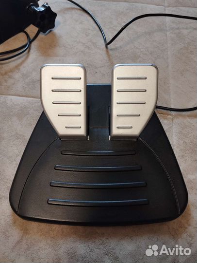 Игровой руль с педалями