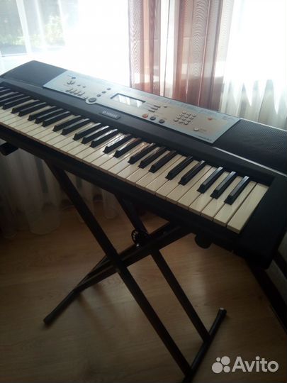 Синтезатор yamaha PSR - R 200