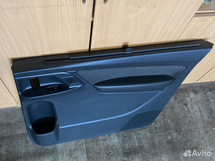 Volkswagen sharan 7N задняя правая обшивка двери