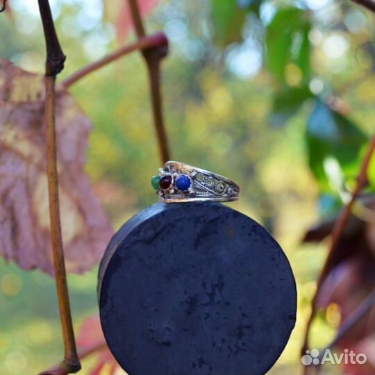 Серебряное кольцо с натуральными камнями