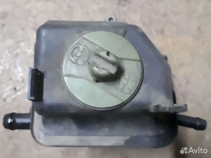 Бачок гура фольксваген гольф 4 volkswagen golf 4